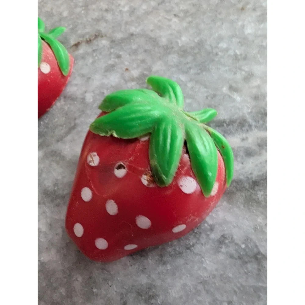 Vtg Set‎ Of 2 Plastic Strawberry Refrigerator Magnets